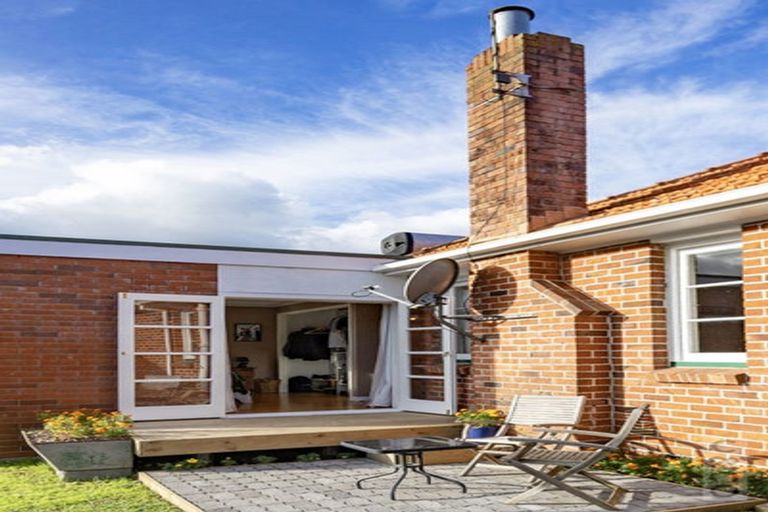 Photo of property in 16 Karaka Street, Helensville, 0800