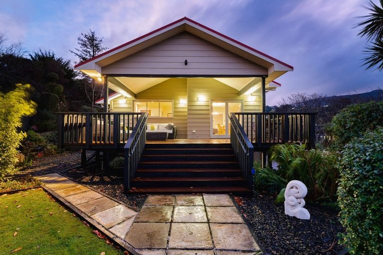 Photo of property in 8 Cove Street, Roseneath, Port Chalmers, 9023