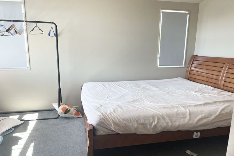 Photo of property in 12 Mana Lane, Pinehill, Auckland, 0632