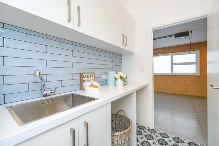 Photo of property in 2b Alton Place, Hokowhitu, Palmerston North, 4410