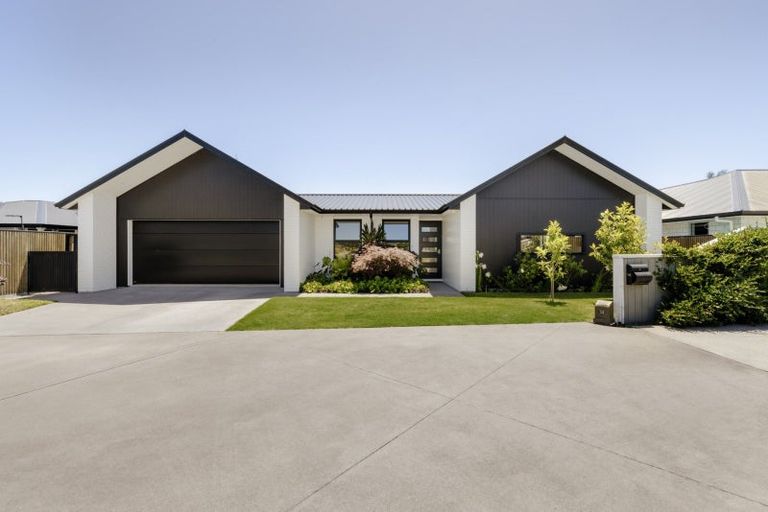 Photo of property in 16 Hiria Crescent, Papamoa Beach, Papamoa, 3118