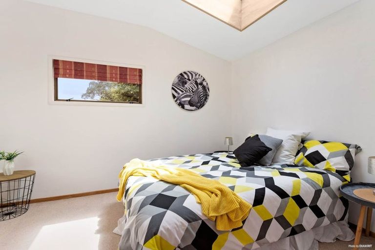 Photo of property in 1/17 Sandown Road, Rothesay Bay, Auckland, 0630