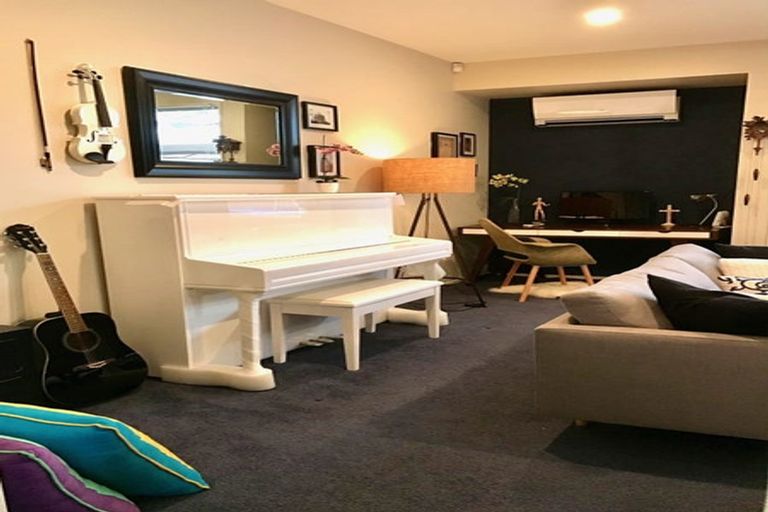 Photo of property in 7 Gillett Place, Botany Downs, Auckland, 2014