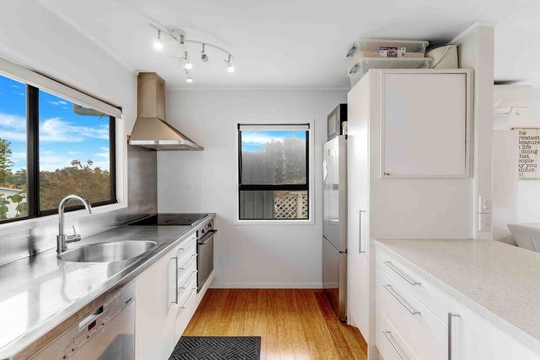 Photo of property in 12 Merida Place, Unsworth Heights, Auckland, 0632