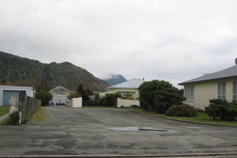 Photo of property in 8 Milton Street, Murchison, 7007