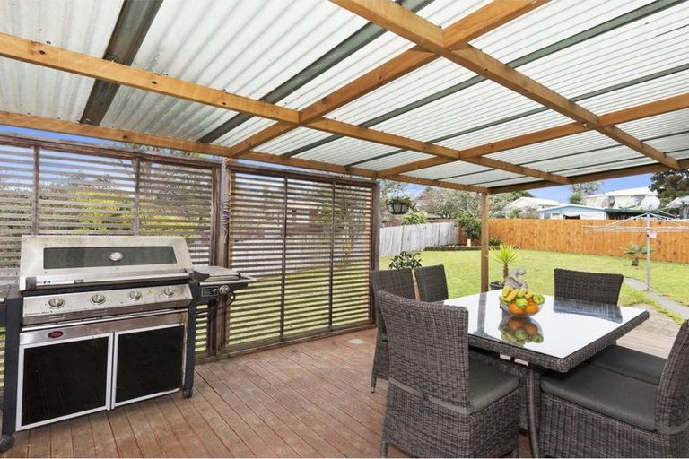 Photo of property in 22 Manapouri Place, Pakuranga Heights, Auckland, 2010