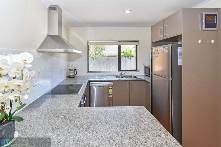 Photo of property in 10c Evans Road, Weymouth, Auckland, 2103