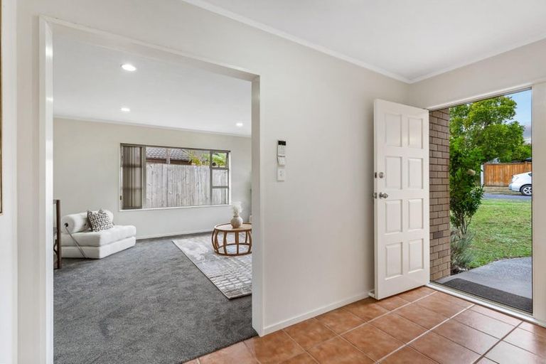 Photo of property in 13 Ginders Drive, Massey, Auckland, 0614