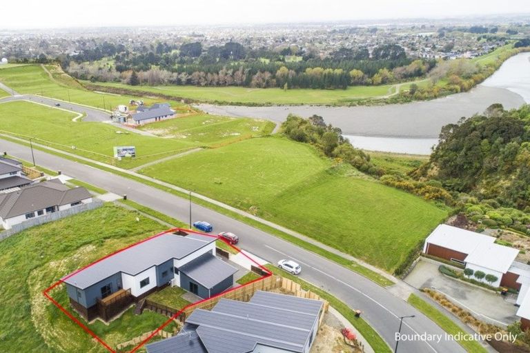Photo of property in 3 Vaucluse Heights, Fitzherbert, Palmerston North, 4410