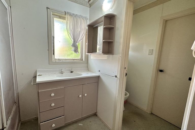 Photo of property in 9 Ayrton Street, Te Atatu South, Auckland, 0610