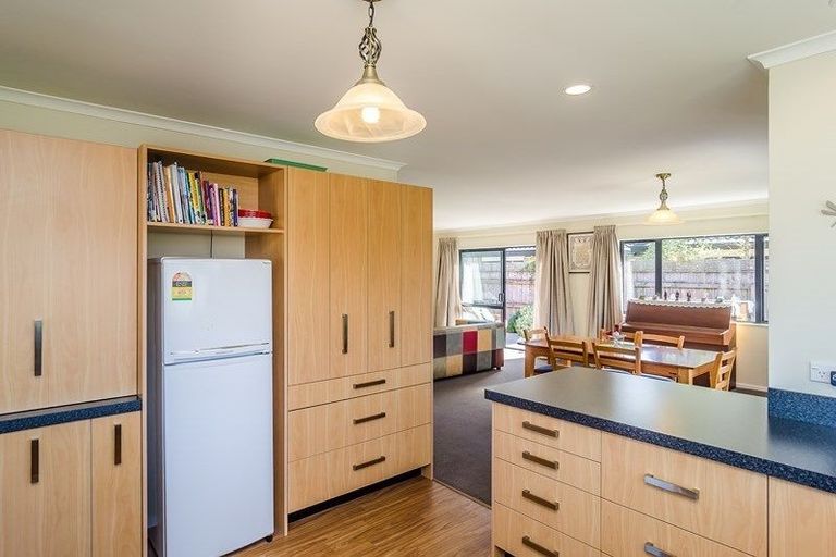 Photo of property in 8 Georgia Grove, Paraparaumu, 5032