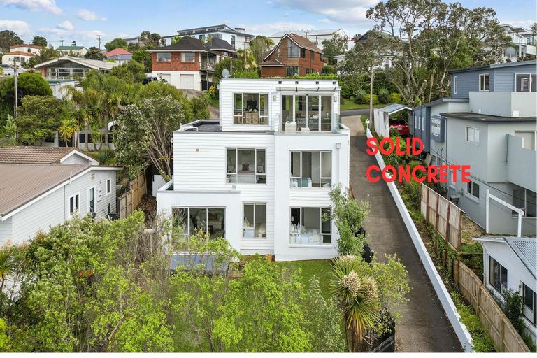 Photo of property in 4a Korotaha Terrace, Rothesay Bay, Auckland, 0630