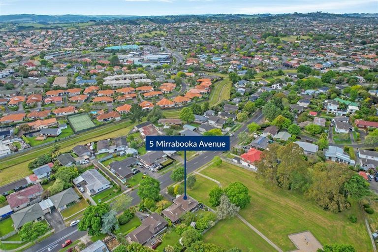 Photo of property in 5 Mirrabooka Avenue, Botany Downs, Auckland, 2010