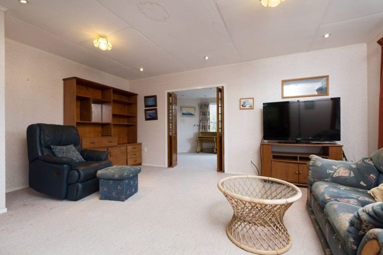 Photo of property in 2 Wayne Place, Ferndale, New Plymouth, 4310