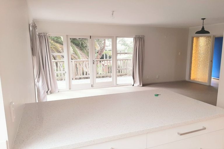 Photo of property in 2/73 Newhaven Terrace, Mairangi Bay, Auckland, 0630