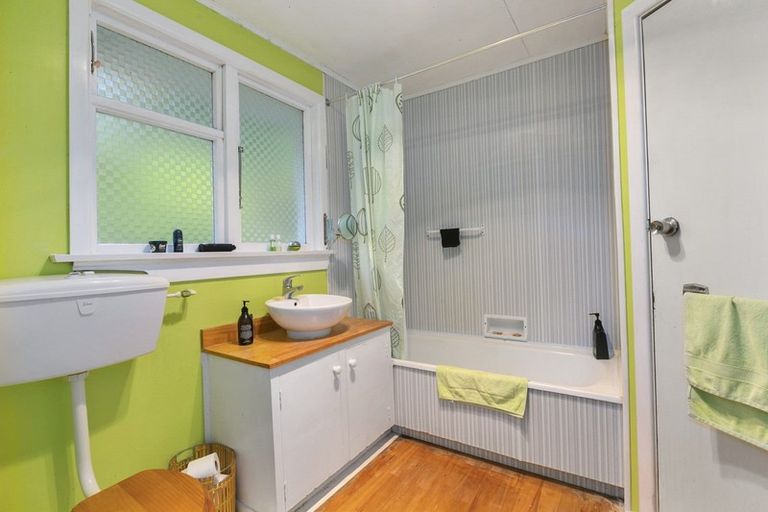 Photo of property in 26b Howard Street, Macandrew Bay, Dunedin, 9014