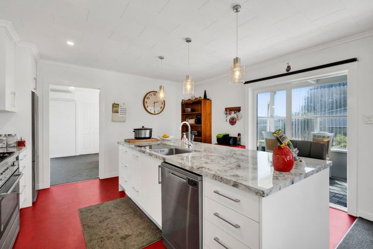 Photo of property in 30 Kahikatea Street, Inglewood, 4330