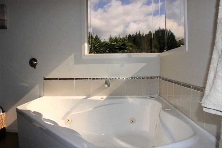 Photo of property in 9 Ohuka Place, Whitianga, 3510