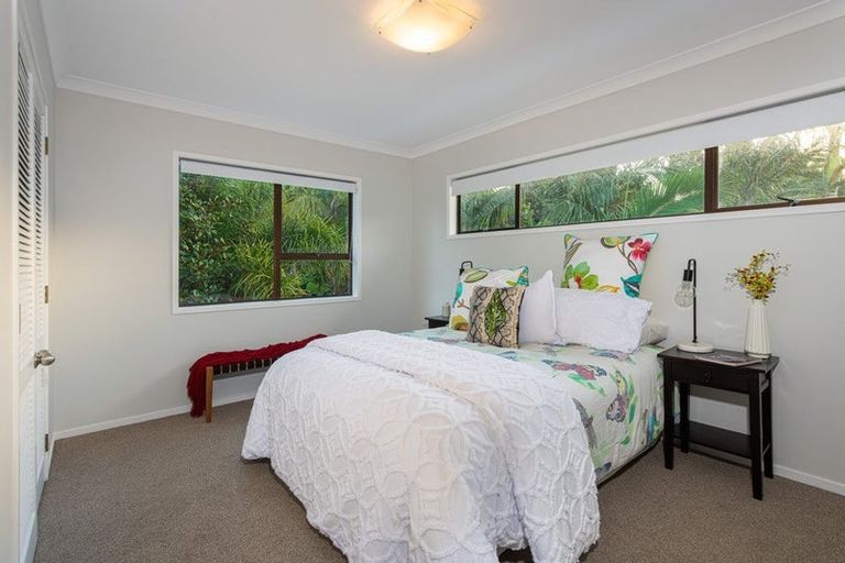 Photo of property in 8a Westbourne Road, Murrays Bay, Auckland, 0630