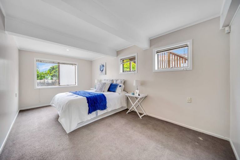 Photo of property in 12 Ronald Place, Manurewa, Auckland, 2102