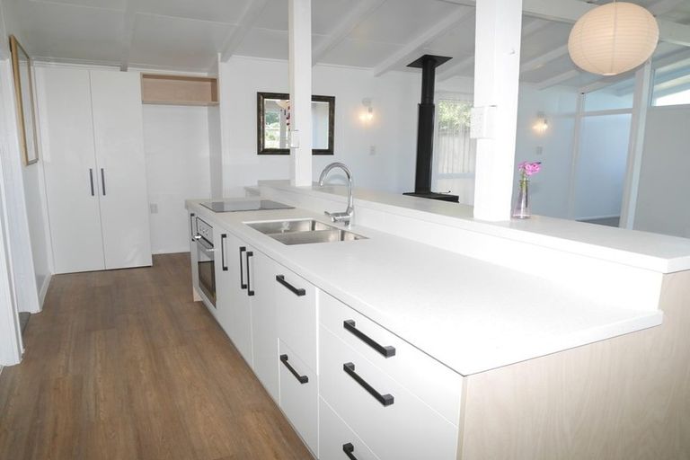 Photo of property in 25 Hemara Street, Waikanae Beach, Waikanae, 5036