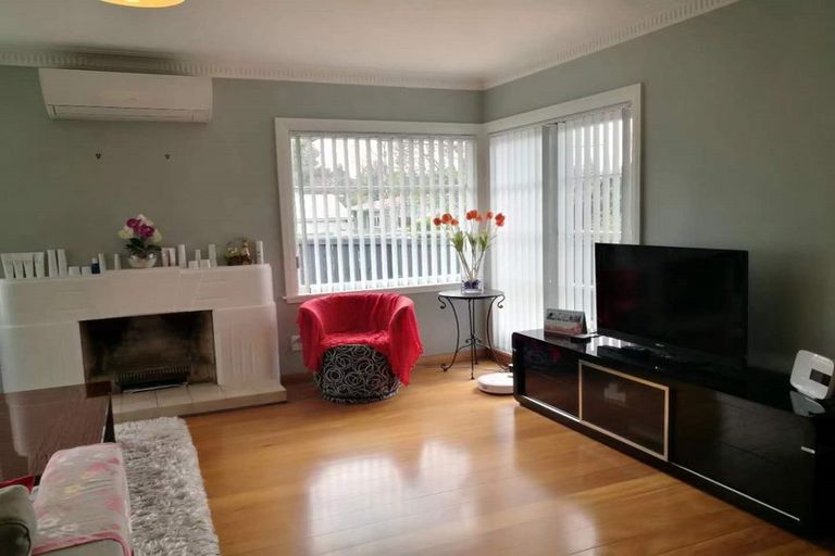 Photo of property in 61 Eastglen Road, Glen Eden, Auckland, 0602