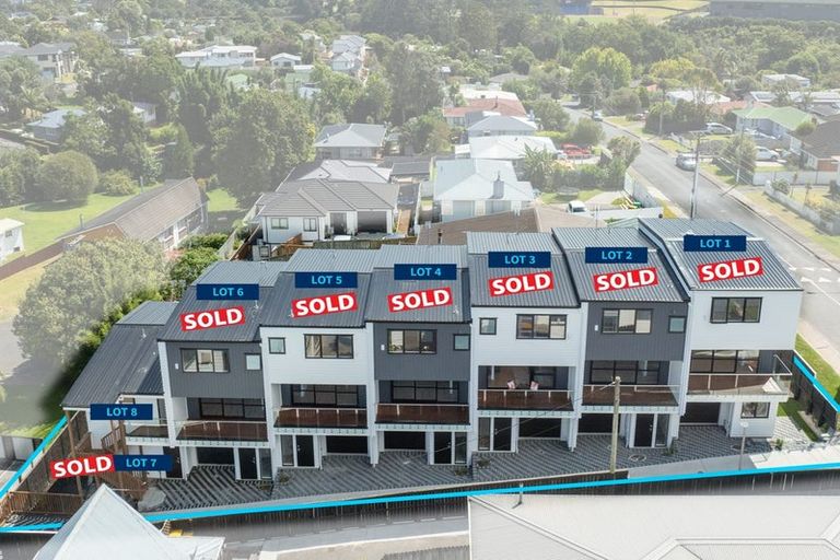 Photo of property in 8/18 Sylvan Crescent, Te Atatu South, Auckland, 0610