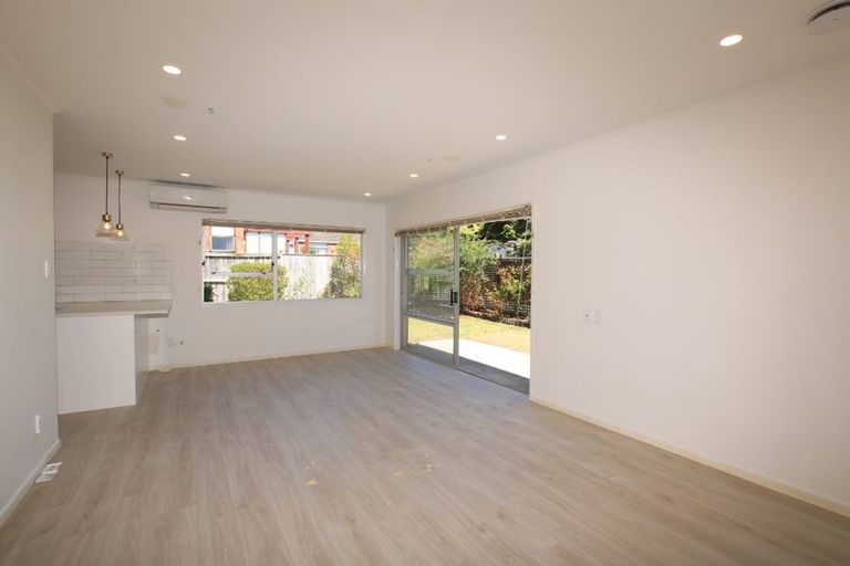 Photo of property in 3/5 Tobruk Crescent, Milford, Auckland, 0620