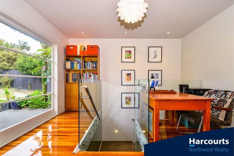 Photo of property in 148 Luckens Road, West Harbour, Auckland, 0618