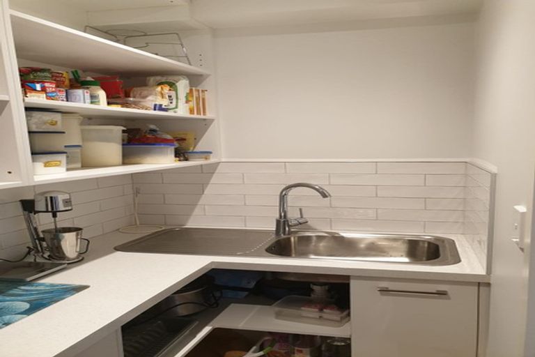 Photo of property in 8 Saulbrey Grove, Woburn, Lower Hutt, 5010