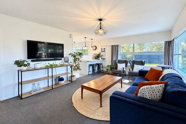 Photo of property in 2/15 Gloaming Place, Conifer Grove, Takanini, 2112