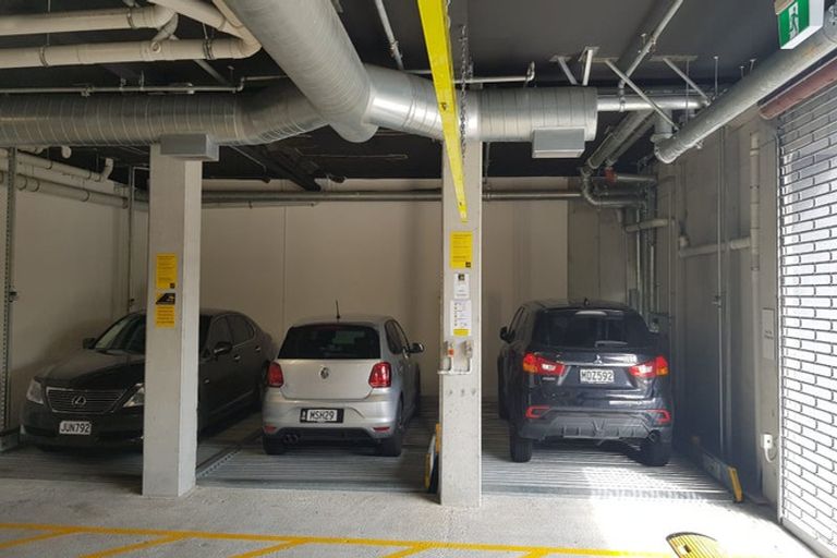 Photo of property in Alpha Apartments, 503/4 Elizabeth Street, Mount Victoria, Wellington, 6011