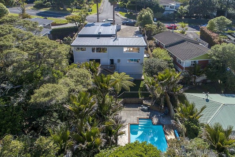 Photo of property in 13 Woodcote Drive, Glenfield, Auckland, 0629