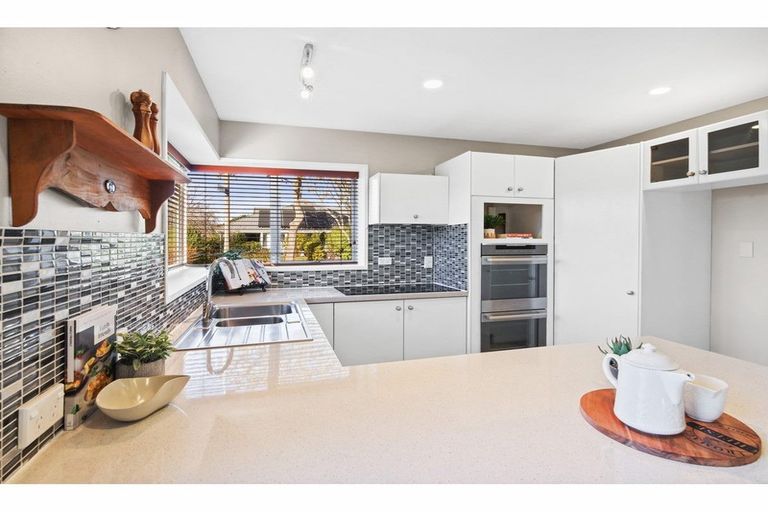 Photo of property in 2 Hatfield Place, Avonhead, Christchurch, 8042