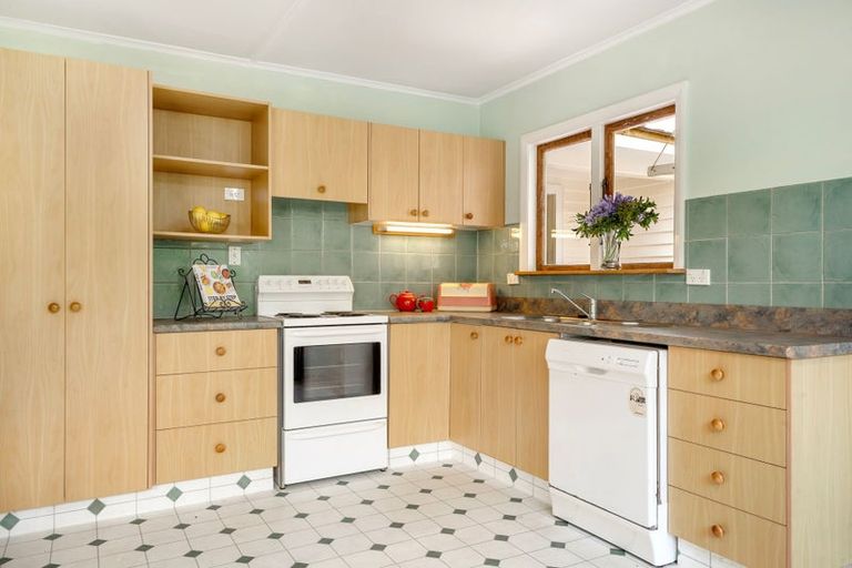 Photo of property in 3d Wallace Place, Westown, New Plymouth, 4310