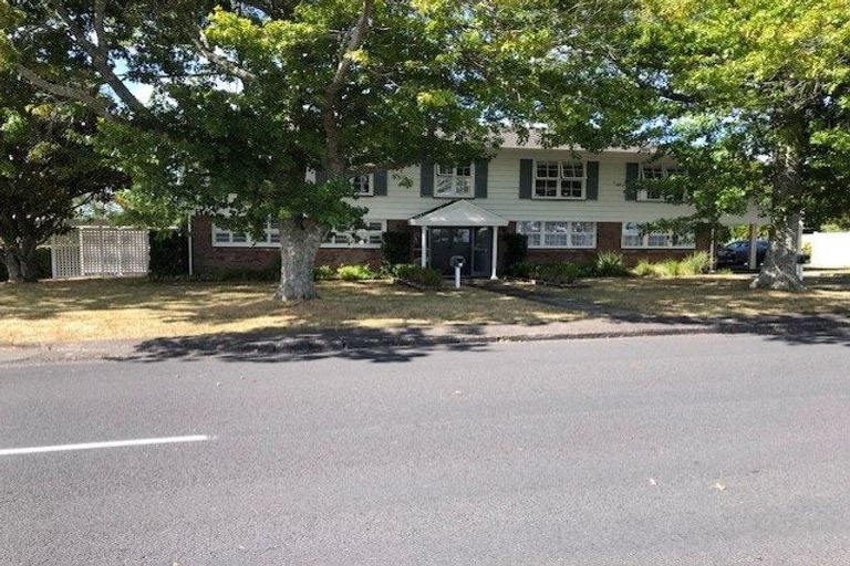 Photo of property in 82 Exmouth Road, Northcote, Auckland, 0627