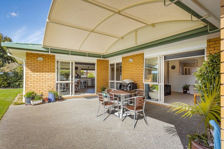 Photo of property in 10 Station Road, Huapai, Kumeu, 0810