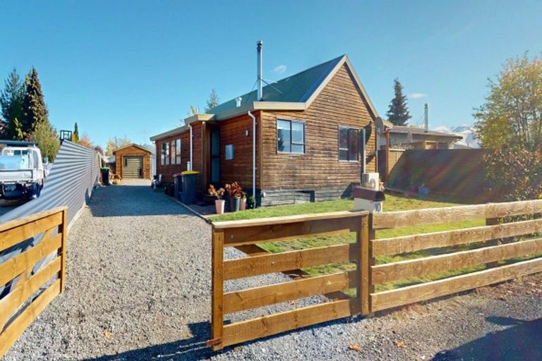 Photo of property in 10 Fraser Crescent, Twizel, 7901