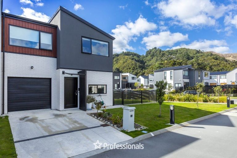 Photo of property in 76 Mawai Hakona Drive, Wallaceville, Upper Hutt, 5018