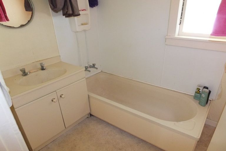 Photo of property in 86 Avenue Road, Foxton, 4814