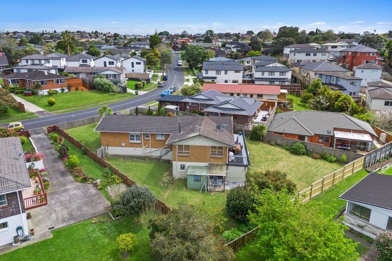 Photo of property in 18 Borrowdace Avenue, Botany Downs, Auckland, 2010