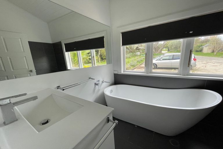 Photo of property in 283 Old North Road, Kumeu, 0892