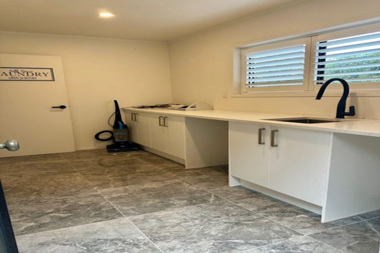 Photo of property in 1/35 Aberdeen Road, Castor Bay, Auckland, 0620