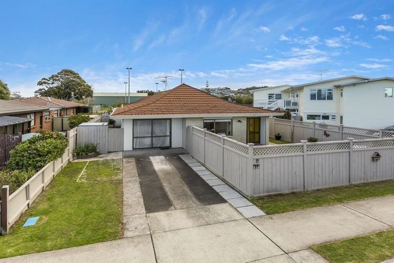 Photo of property in 1/218 Centreway Road, Orewa, 0931