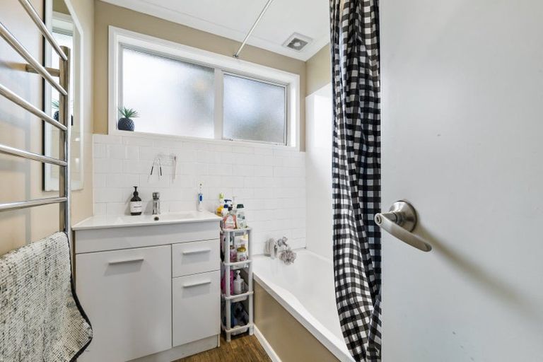 Photo of property in 8a Elm Grove, Westown, New Plymouth, 4310