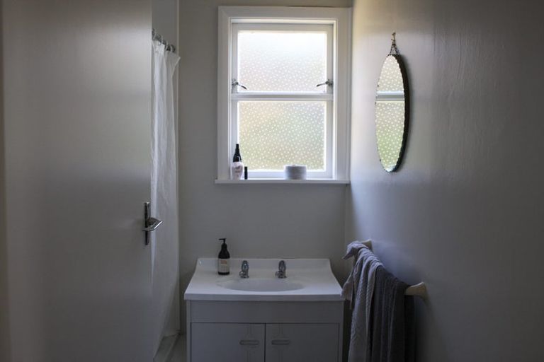 Photo of property in 2 Paparangi Crescent, Paparangi, Wellington, 6037