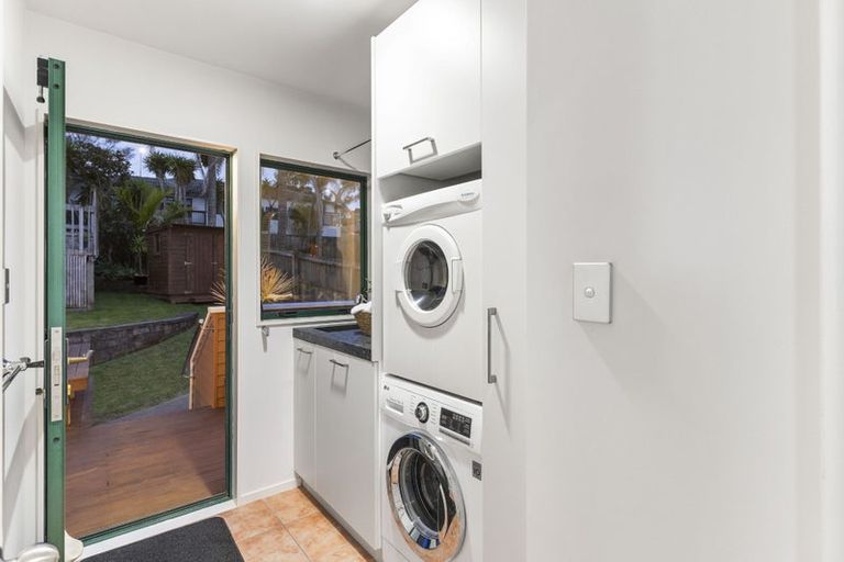 Photo of property in 5 Baulcomb Parade, Windsor Park, Auckland, 0632