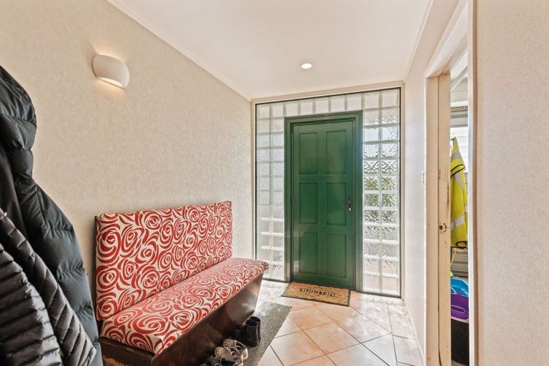 Photo of property in 12 Beaumont Crescent, Frankleigh Park, New Plymouth, 4310