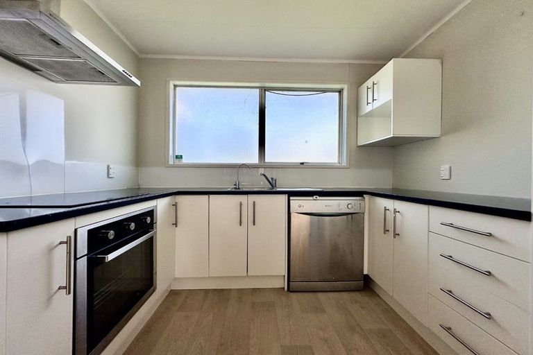 Photo of property in 13 Carbery Place, Manurewa, Auckland, 2102