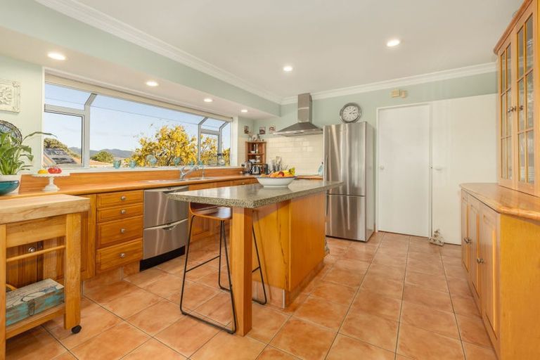 Photo of property in 8 Ara Kuaka, Waikanae Beach, Waikanae, 5036